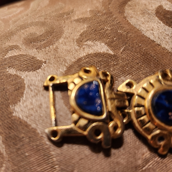 Guy Laroche Paris signed beautiful gold bracelet..Vintage! - Picture 3 of 8